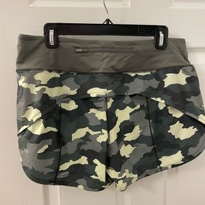 Lululemon camo shorts / size 10 tall